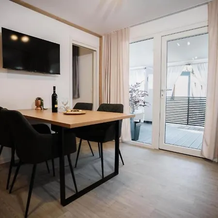Lux Mobile Homes - Two Bedroom With Private Hot Tub Maris *