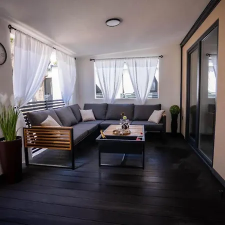 Lux Mobile Homes - Two Bedroom With Private Hot Tub Maris *