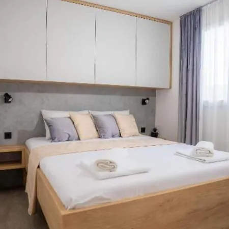Сasa de vacaciones Lux Mobile Homes - Two Bedroom With Private Hot Tub Maris Vodice