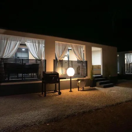 Σπίτι διακοπών Lux Mobile Homes - Two Bedroom With Private Hot Tub Maris *