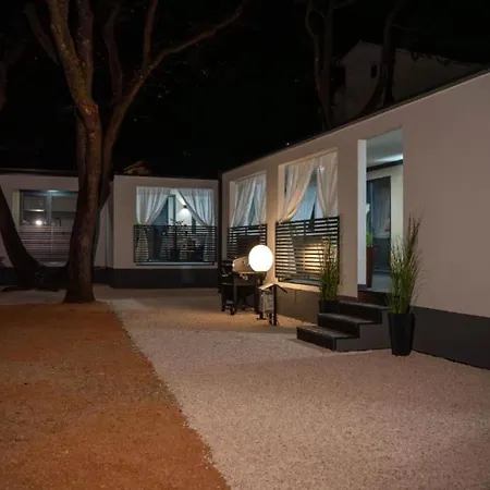 Lux Mobile Homes - Two Bedroom With Private Hot Tub Maris *