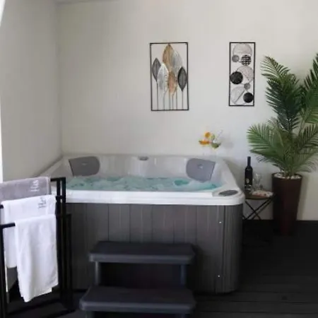 Σπίτι διακοπών Lux Mobile Homes - Two Bedroom With Private Hot Tub Maris